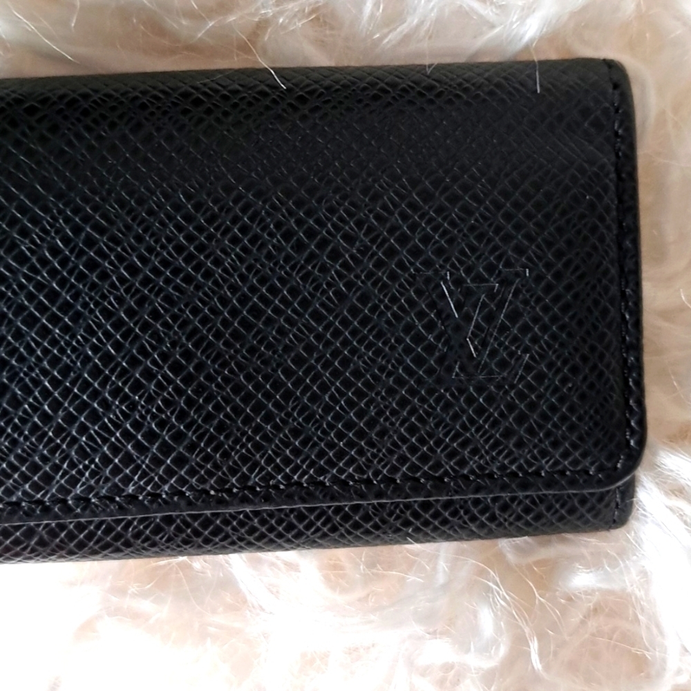 Louis Vuitton Taiga 4 Key Holder EUC - Picture 3 of 13
